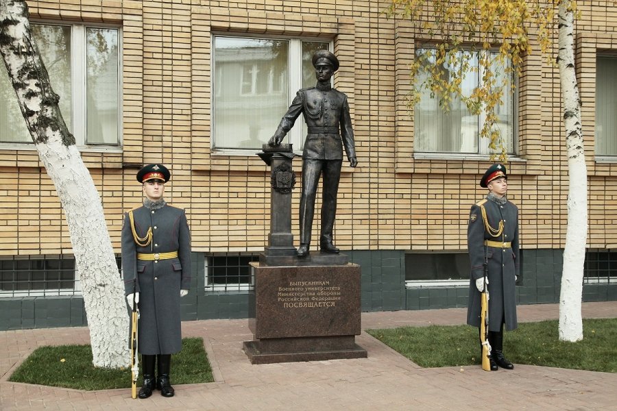 Кто чистит сапоги памятнику «Алеша»: добрая традиция выпускников ВУМО